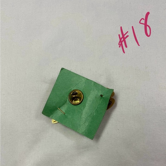 3 vintage Girl Scout pins (#18) - Picture 3 of 3